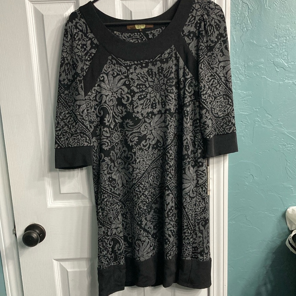 Eva Franco Black and Gray Graphic Tunic with Cuffed Sleeves